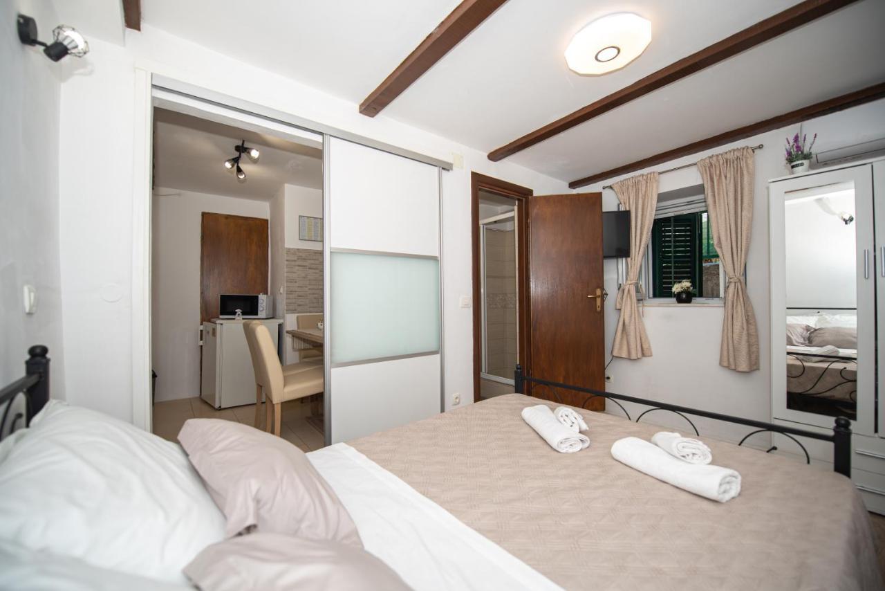 Central Room Blue Moon Split Bagian luar foto